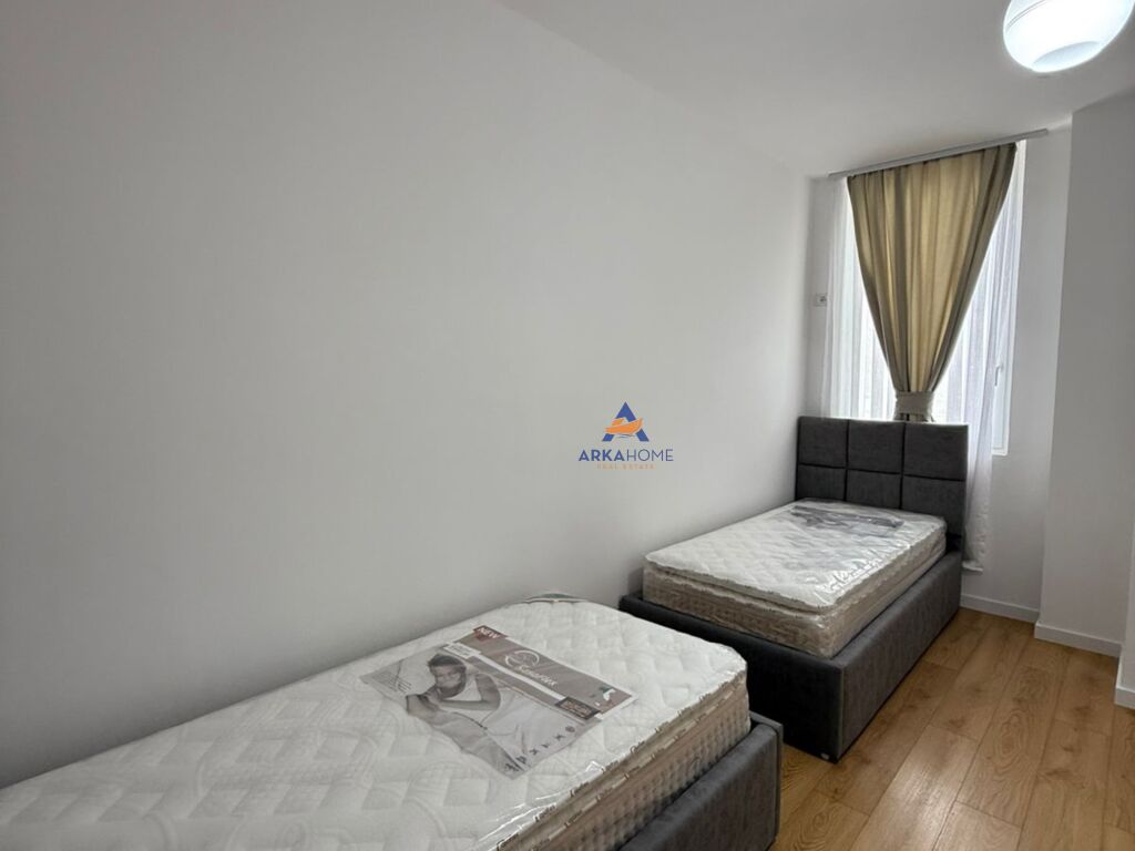 APARTMENT FOR RENT 2+1+VERANDA "UNAZA E RE" 600 EURO.