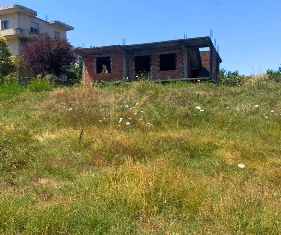 Tokë me Shtëpi në Fazë Karabinaje për Shitje – Vorë, pranë City Park