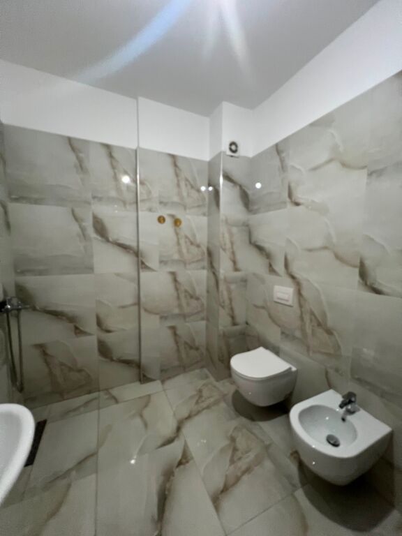 🏡 Appartamento 2+1+2 in affitto  📍 Yzberisht, Complesso Grand Galer💶 45.000 Lek/mese