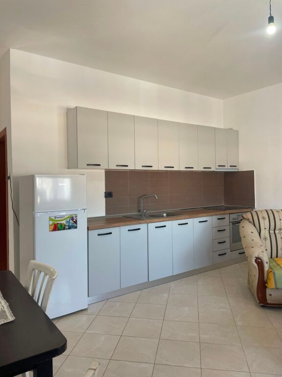 Apartament me qera 1+1, Ish kenete, Durrës!