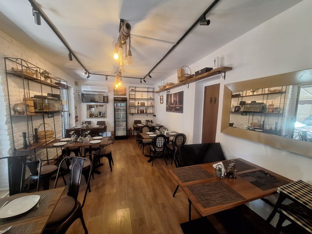SHITET BIZNES BAR RESTORANTE (ZGARE) PRANE RRUGES SE KAVAJES