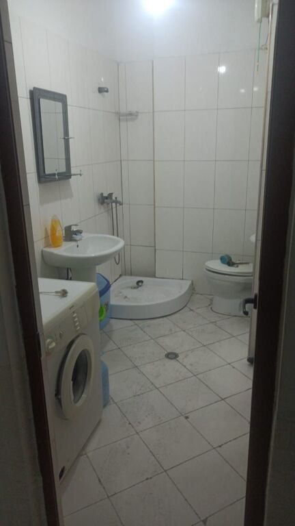 Jepet me qera apartament 52 meter katror