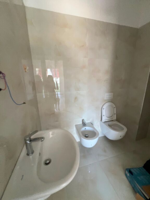 🏡 Appartamento 2+1+2 in affitto  📍 Yzberisht, Complesso Grand Galer💶 45.000 Lek/mese