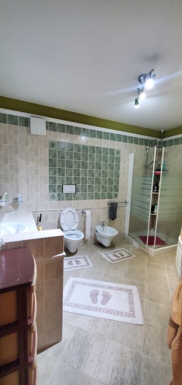 Shitet apartament 3+1 +2-Rruga Fortuzi