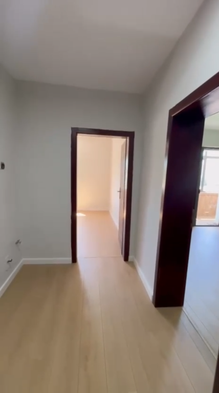 Shiter Apartament 1+1  Ali demi prane te kryegjyshata  !