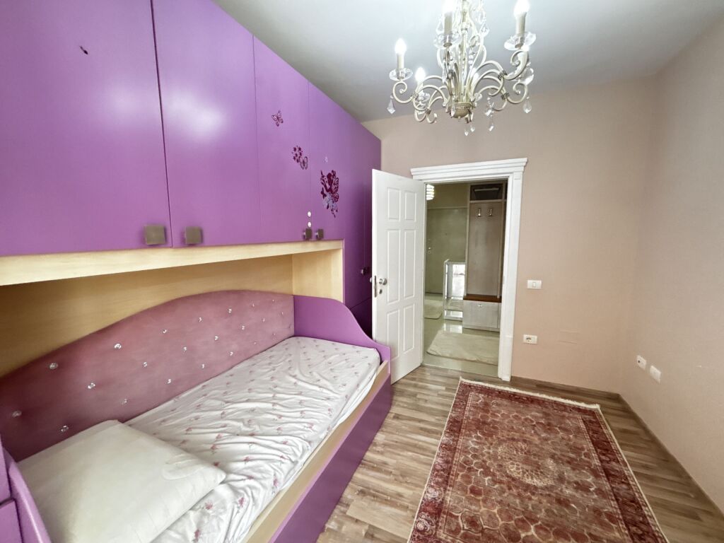 Jepet me Qira Apartamenti 2+1+2 te Ish Rajoni,Durres!