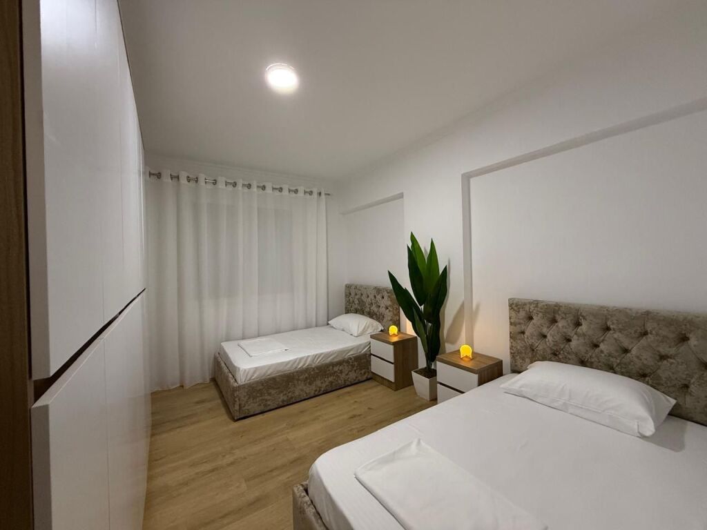 Apartment 2+1+2 +Parking Space for rent in Dry Lake, near Hotel Radisson.