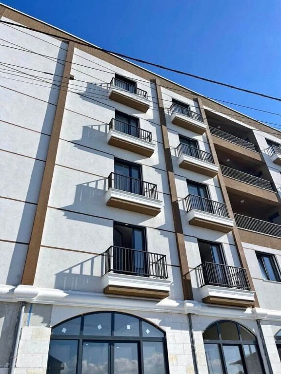 JEPET ME QERA AMBIENT KOMERCIAL 550m²– KAMEZ
