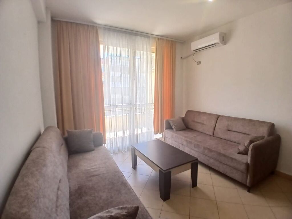 Appartamento 2+1+1 con Balcone in Affitto
