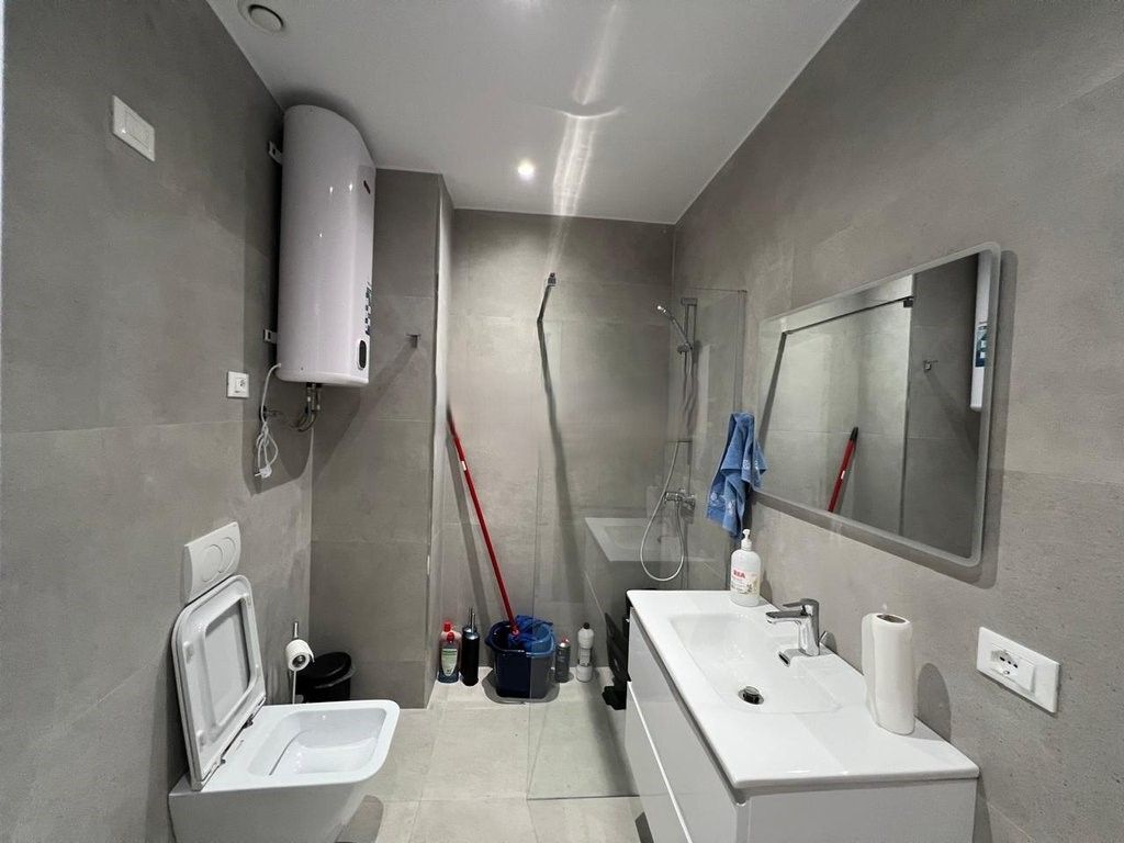 OFROHET AMBIENT ZYRE ME QIRA TE LAKE VIEW RESIDENCES