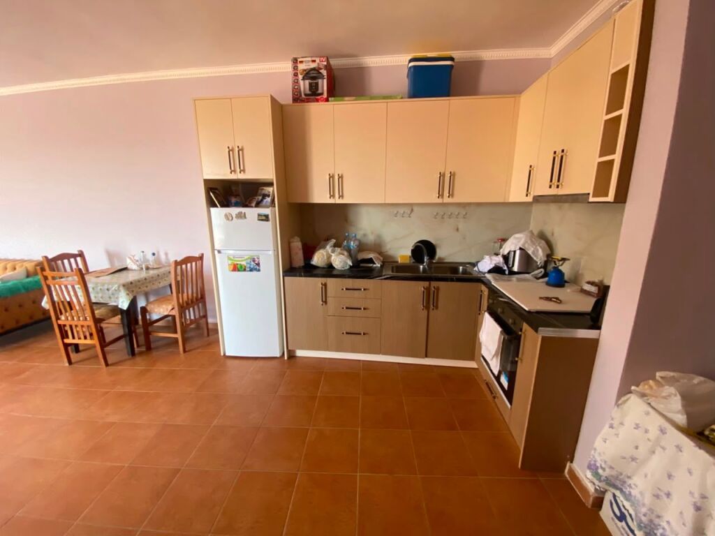 Shitet Apartament 2+1+2, afer Spitalit, Durres!