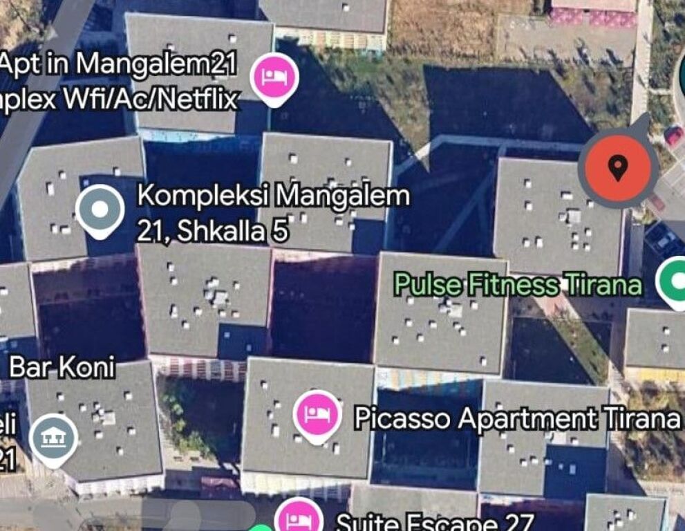 Shitet post parkingu te Mangalem 21