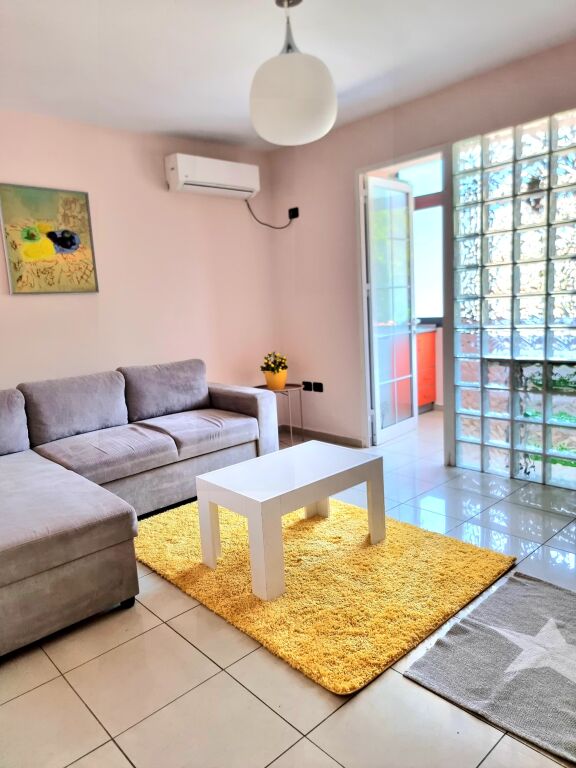 Rruga Elbasanit, jepet me qira apartment 1+1! 48.000 Leke