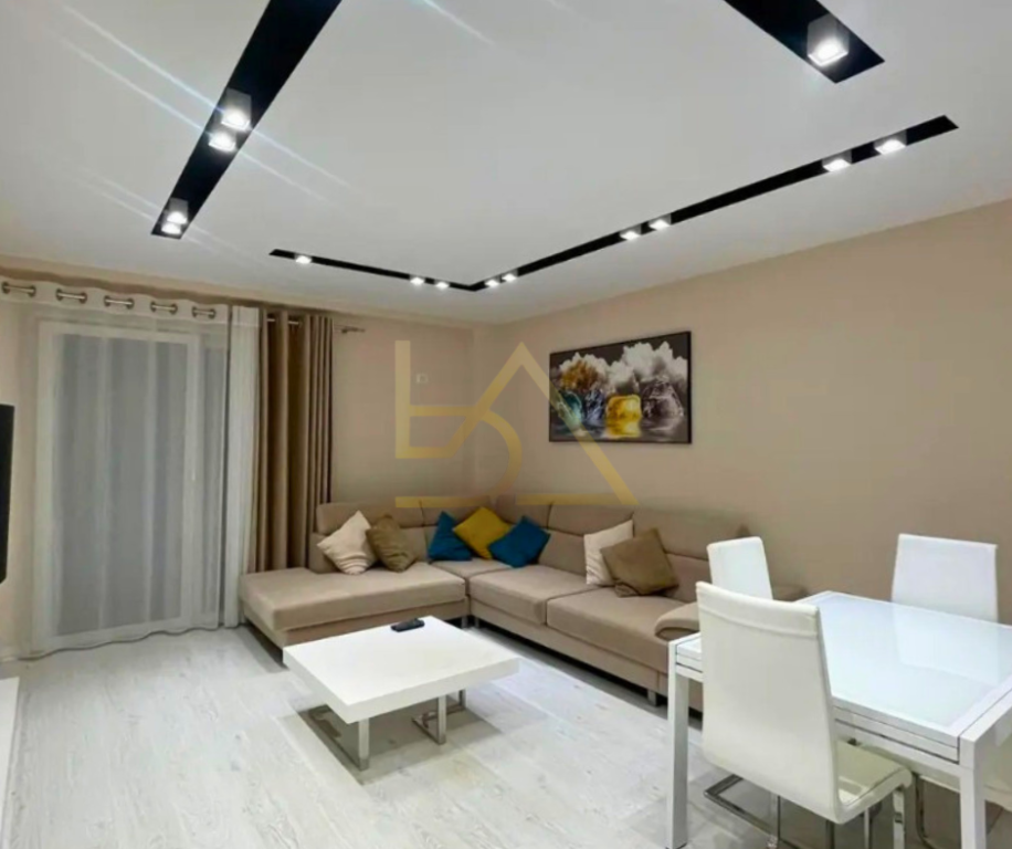 Appartamento 3+1+2 con 2 Posti Auto in Affitto – Residenza Nova, Collina del Sole, Tirana