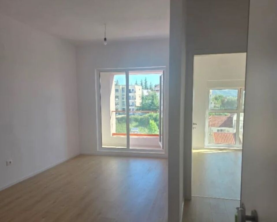 Appartamento 1+1 in affitto presso il Complesso Kadiu, Via Ali Demi.