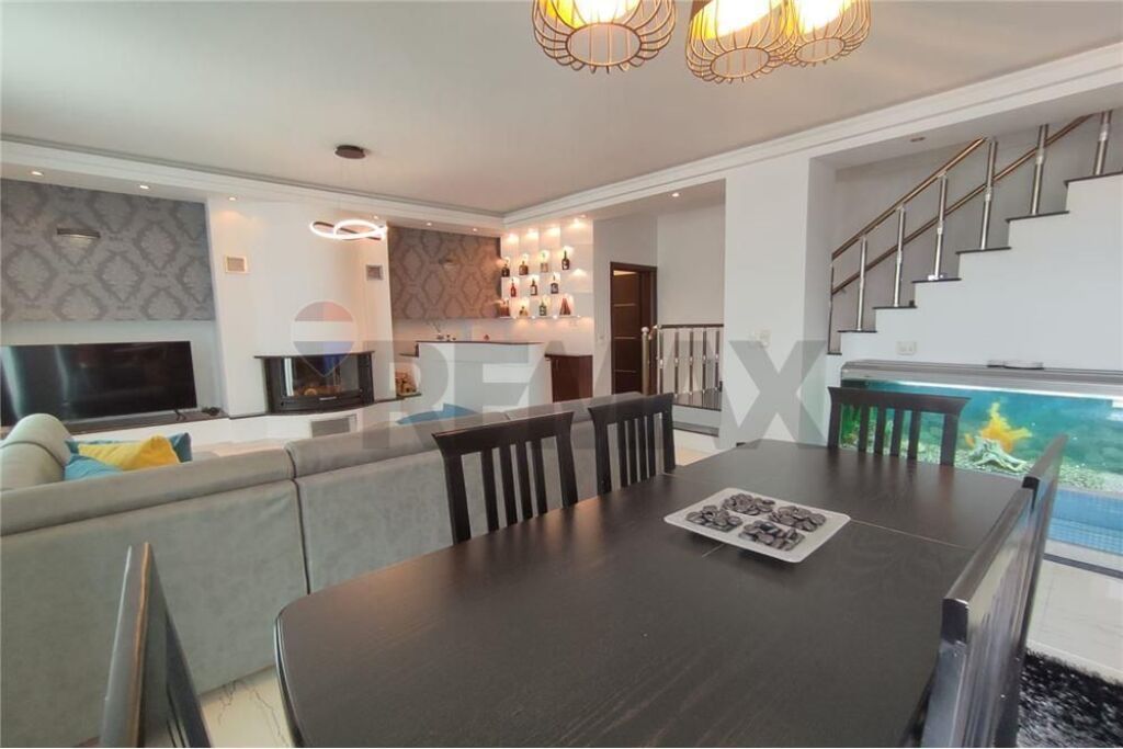 Duplex 3+1 per qira tek Blloku i Ambasadave