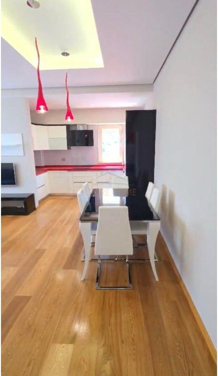 Shitet, Apartament 2+1+2, Liqeni i Thate, Tirane.