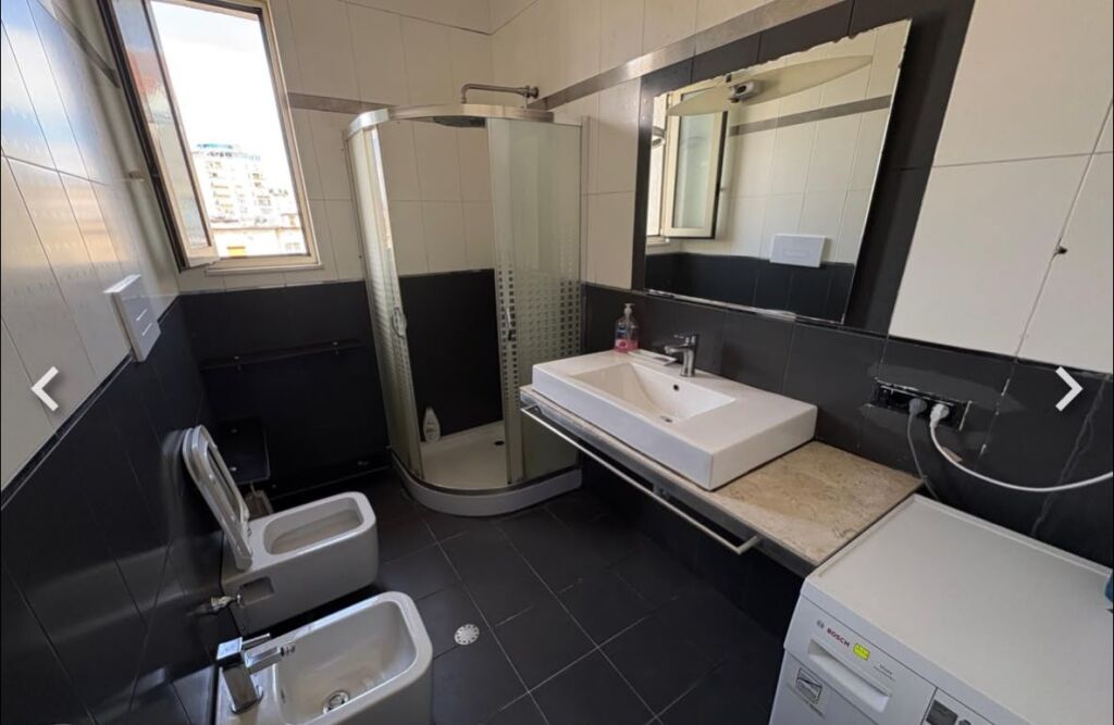 Jepet me qera Apartamenti 2+1, prane Shkolles se Baletit ( rruga Zonja Curre) 650 mije leke te vjetra