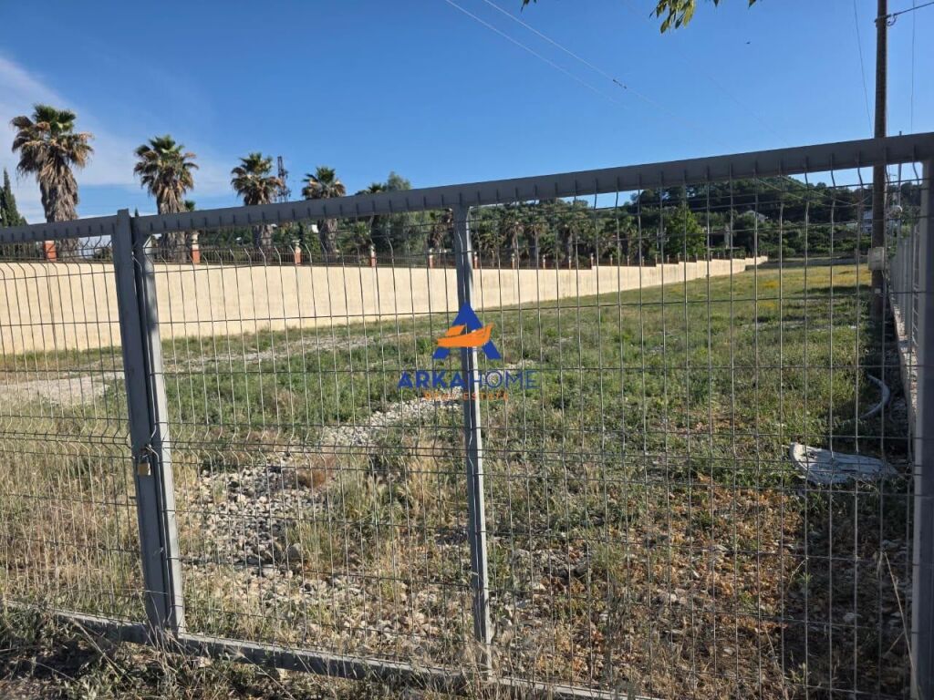 JEPET TOKE 4000M2 ME QERA "RRUGA 7 NENTORI" 4800 EURO