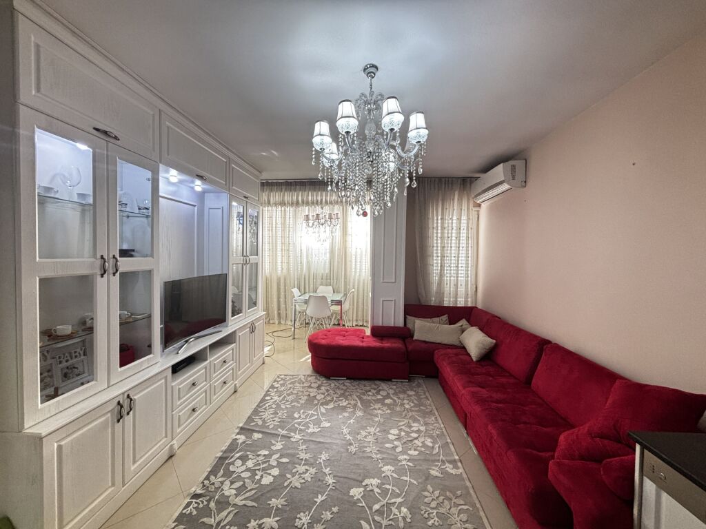Jepet me Qira Apartamenti 2+1+2 te Ish Rajoni,Durres!