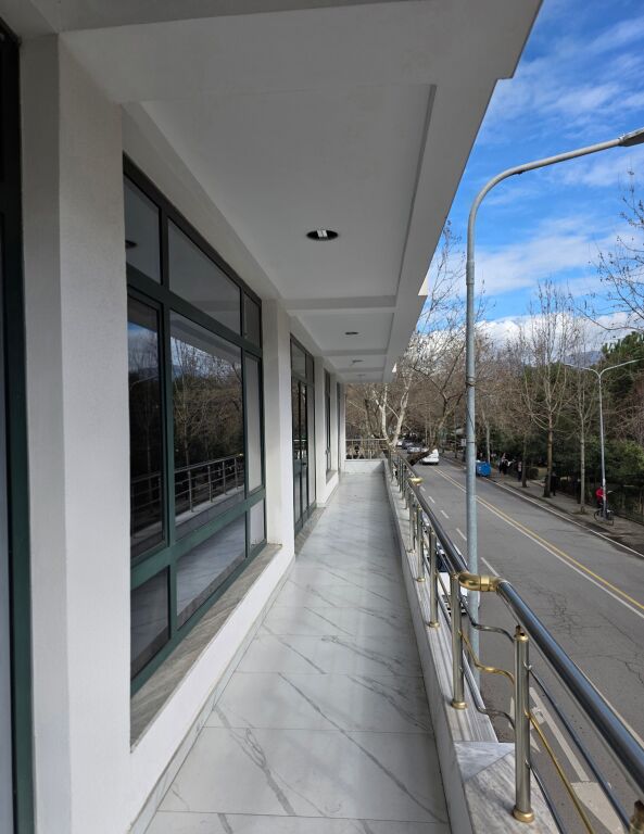 COMMERCIAL SPACE FOR RENT | LAPRAKË, LORD BYRON STREET