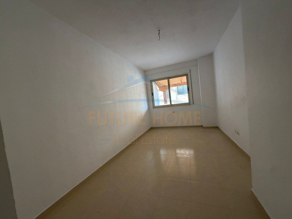 Shitet Apartament 2+1,Ish Urt-ja,Durres