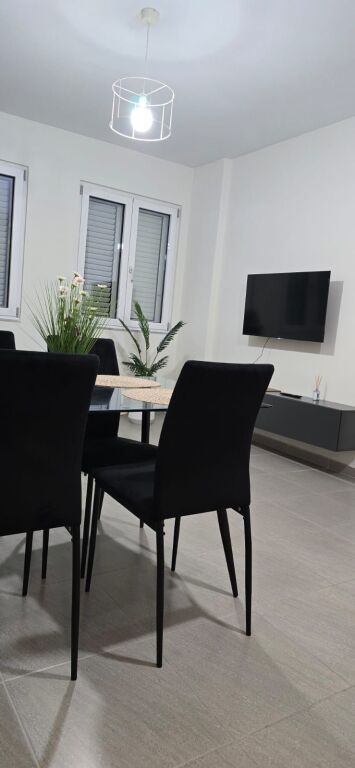 Apartment 1+1 for rent at Komuna e Parisit