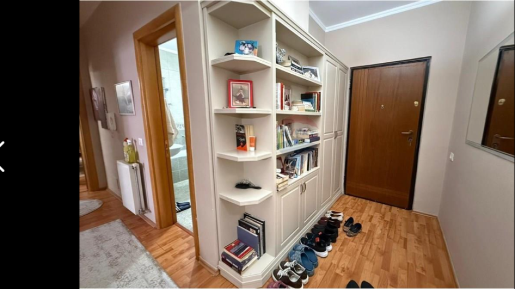 Apartament per shitje 2+1+2 tek Komune e Parisit
