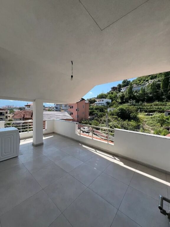 Appartamento 2+1+1 con Balcone in Affitto