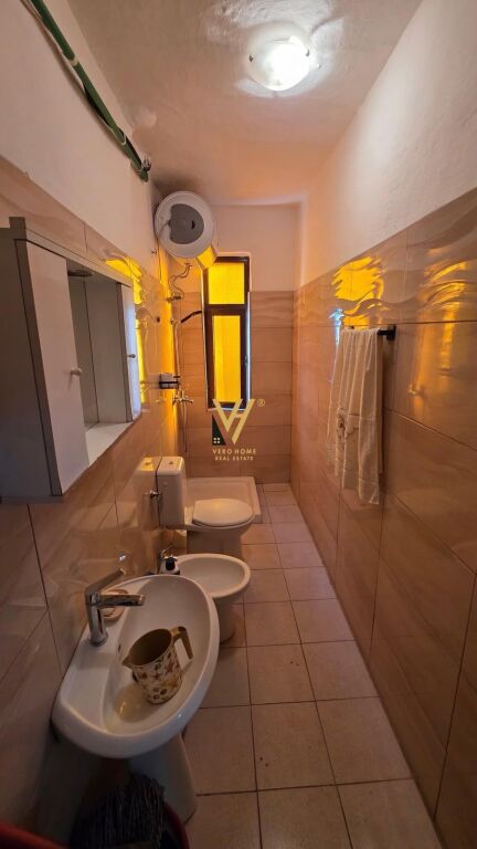 JEPET APARTAMENT 3+1+BLK ME QERA TEK RRUGA BARDHYL 50.000 LEKE
