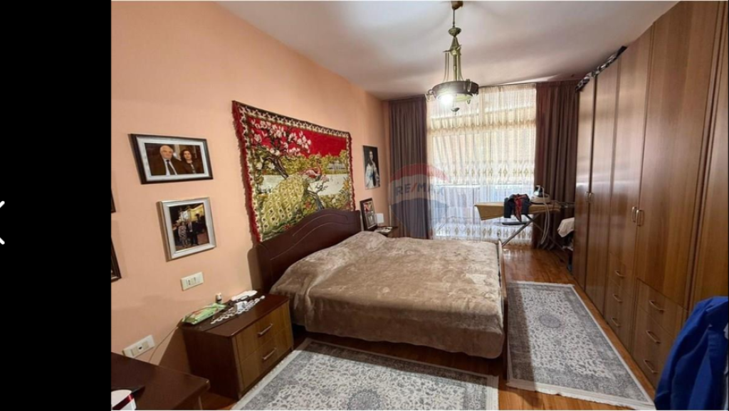 Apartament per shitje 2+1+2 tek Komune e Parisit