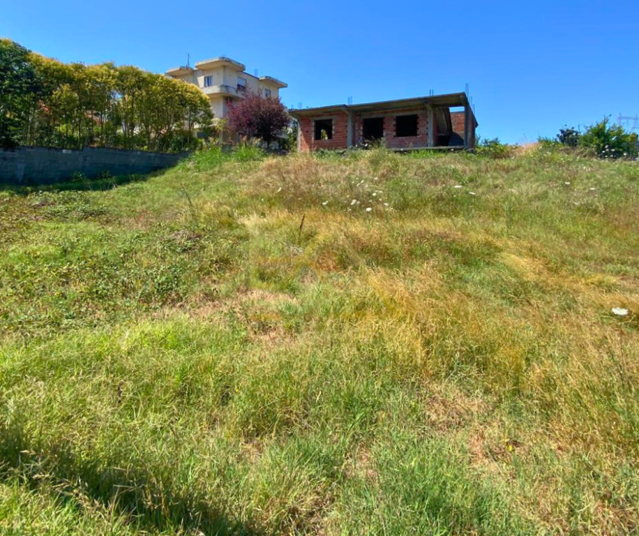 Tokë me Shtëpi në Fazë Karabinaje për Shitje – Vorë, pranë City Park