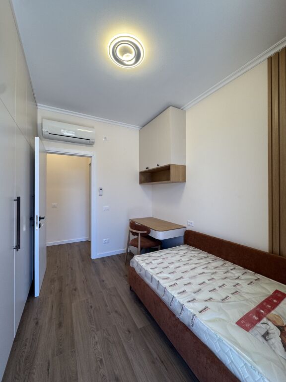 Affittasi appartamento 2+1+2 +2 balconi | Complesso Dinamo, Comune di Parigi  Piano: 5 Sup: 96m2 netto Orientamento: Ovest Nuovo edificio con ascensore  200.000 lek/mese