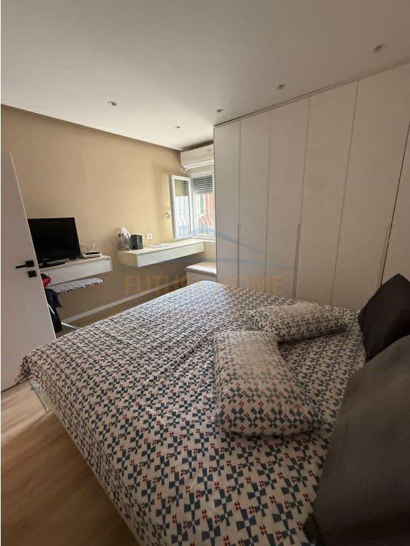 For sale, 1+1 Apartment Kombinat, Tirane. PARK68556