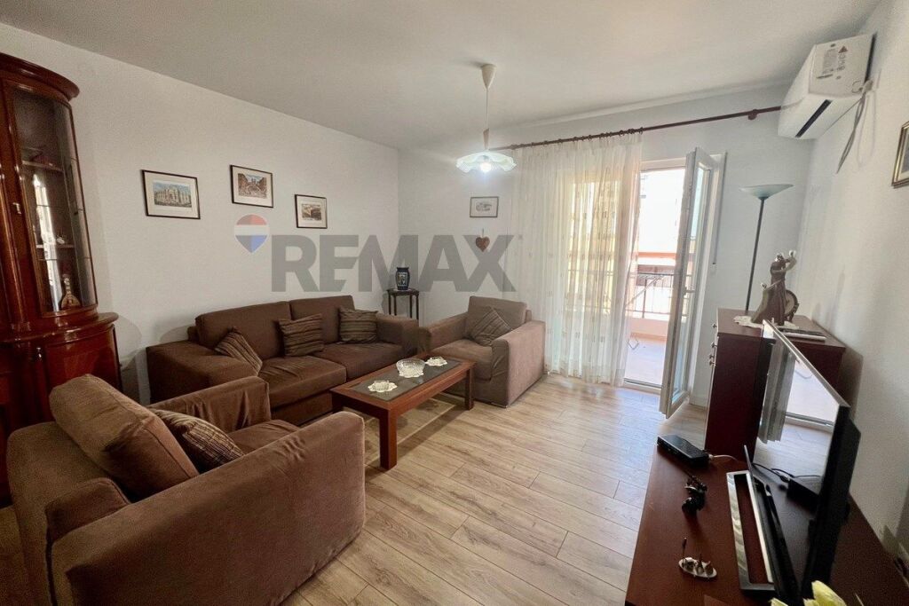 Appartamento 2+1 in affitto a Komuna e Parisit
