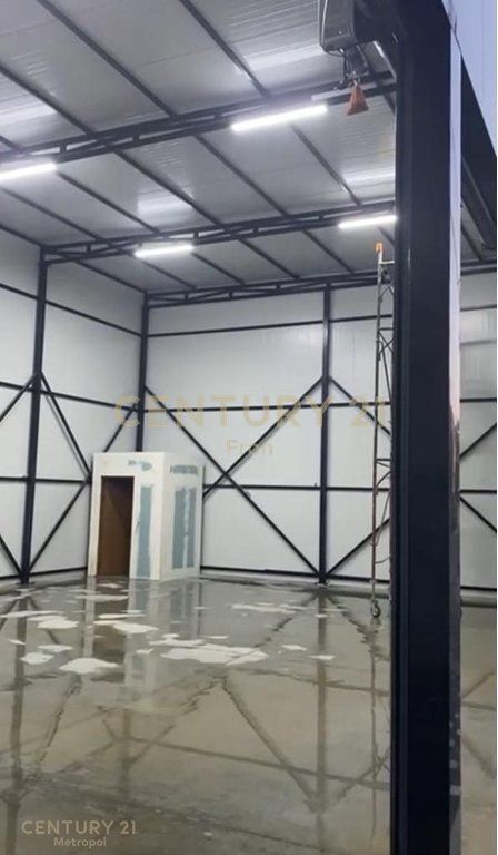 Spazio Multifunzionale in Affitto nel Centro Commerciale QTU, Tirana - 100.000 ALL