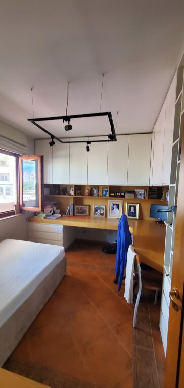 Shitet apartament 3+1 +2-Rruga Fortuzi