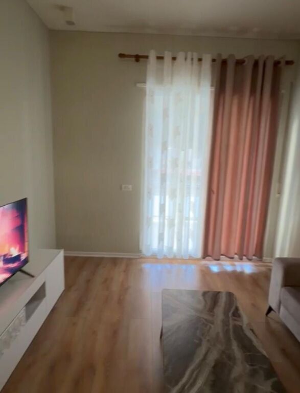 Affittasi appartamento 2+1 nel Complesso Golden Park, vicino all'Ospedale Americano 3, Yzberisht, Misto Mame, Palazzo con Freccia, Complesso Delijorgji.