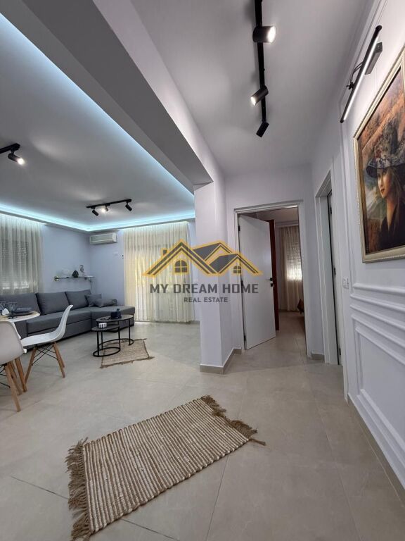 Appartamento in vendita a Shkembi i Kavajes con vista mare prima linea