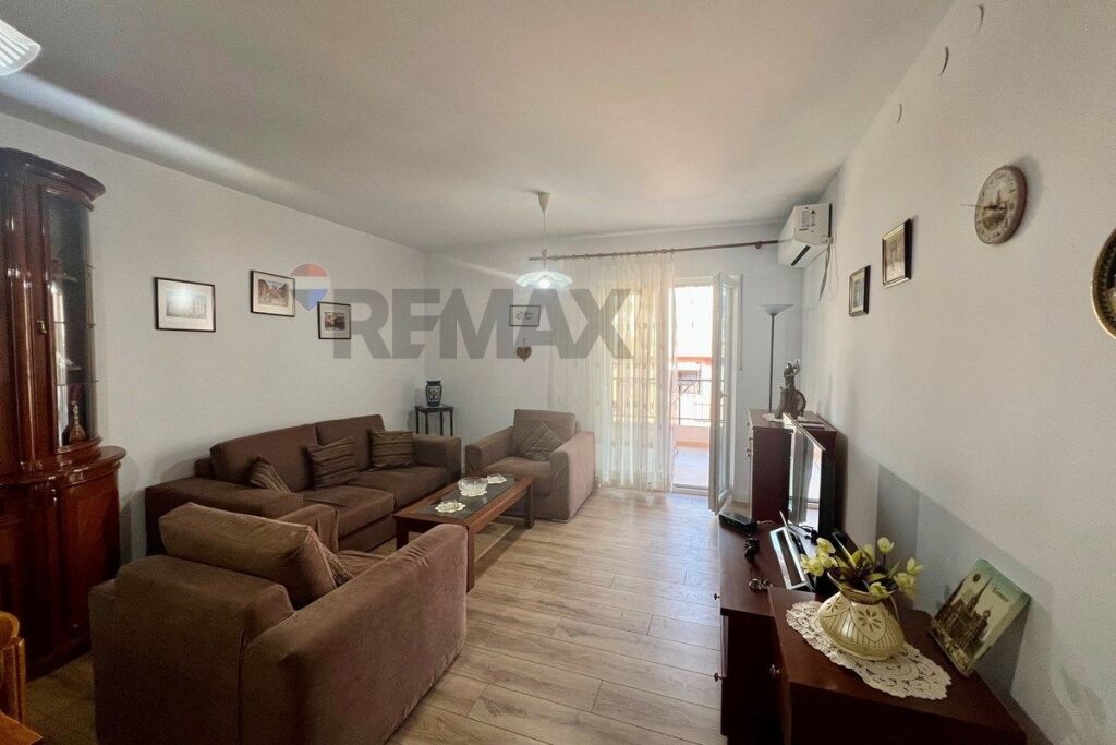 Appartamento 2+1 in affitto a Komuna e Parisit