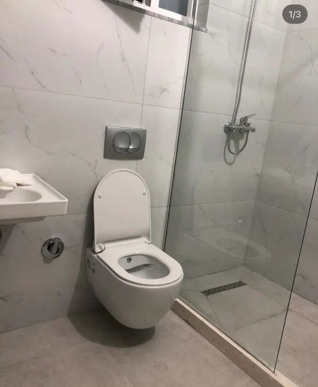 Jepet me qera shtepi 2+1 + Verande  kati i 3, banese private Misto Mame   