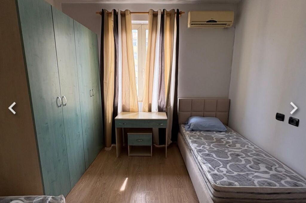 Jepet me qera Apartamenti 2+1, prane Shkolles se Baletit ( rruga Zonja Curre) 650 mije leke te vjetra