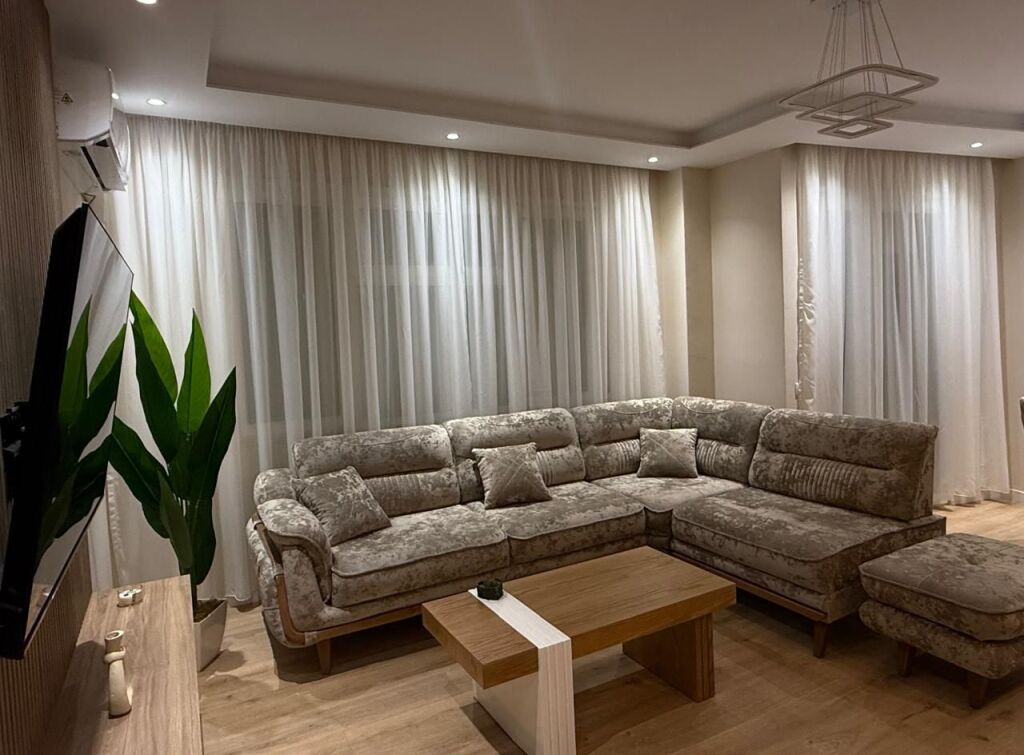 Apartment 2+1+2 +Parking Space for rent in Dry Lake, near Hotel Radisson.