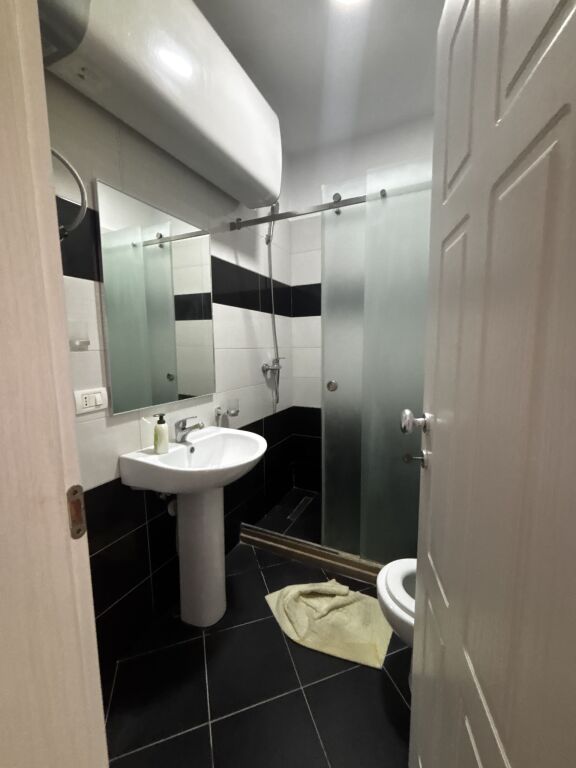 Jepet me Qira Apartamenti 2+1+2 te Ish Rajoni,Durres!