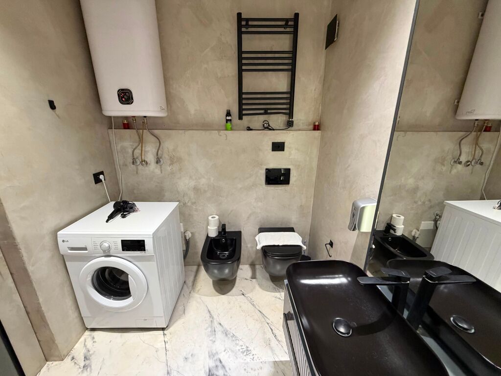 Apartament 1+1 per shitje tek Komuna e Parisit.