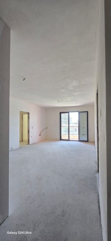 Shitet apartament 2+1+2 tualete   📍Paskuqan  Kati 2 Siperfaqe bruto 108.2 m Siperfaqe neto 94.1 m Orientimi: Veri Lindje  Cmimi 1150 euro /m