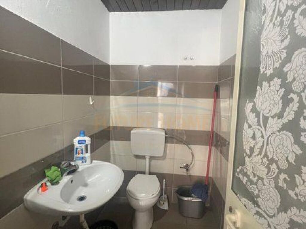 Qera Ambient Biznesi, Muzeu Deshmoreve, Durres