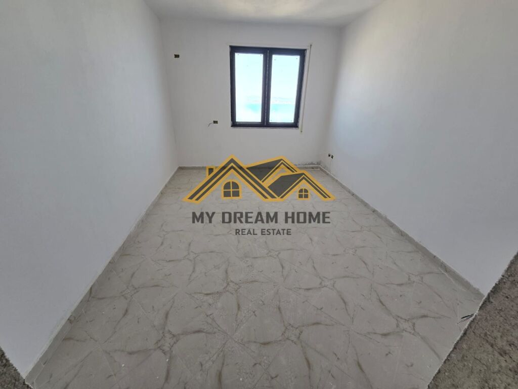 Apartament 2+1+2+2 Ballkone per Shitje ne Vollga,Durres Pamje e Plote nga Deti