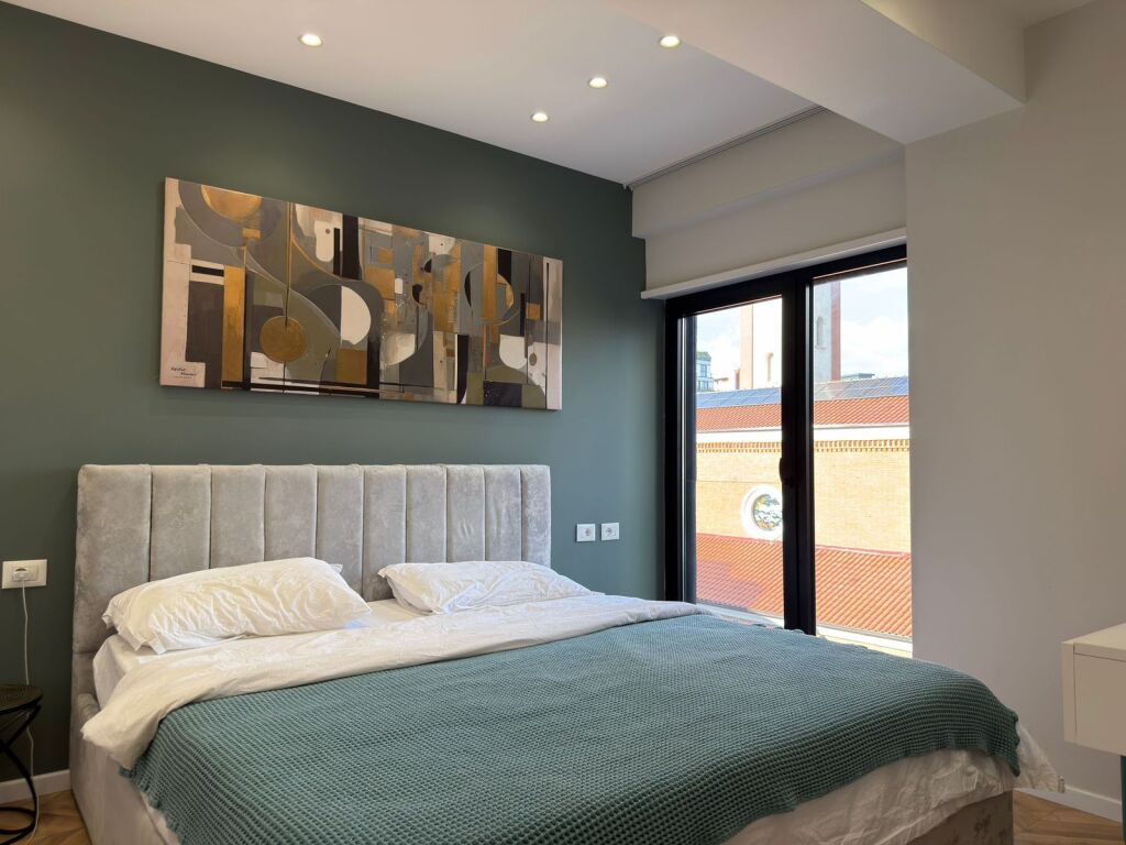 Shitet apartament 1+1 tek Rruga e Kavajes , prane Kishes Katolike , 21 Dhjetori .