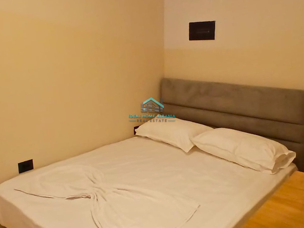 APPARTAMENTO 1+1 IN AFFITTO – VICINO ALLA SCUOLA INDUSTRIALE, VLORË